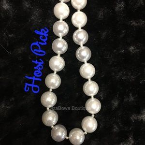 💗HOST PICK💗 White Chunky Bead Necklace HAND CRAFTED